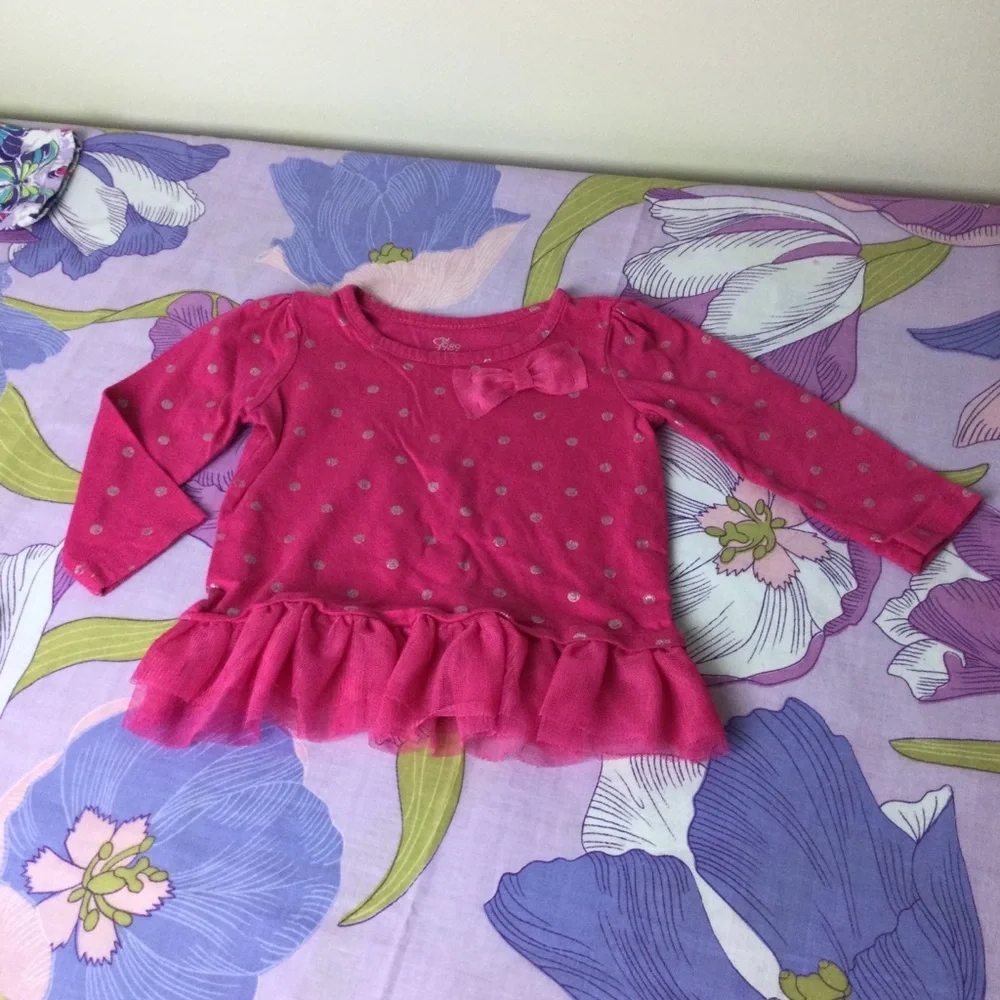 Like New Toddler Girl  Lot 4 pieces   2 sets Carter’s